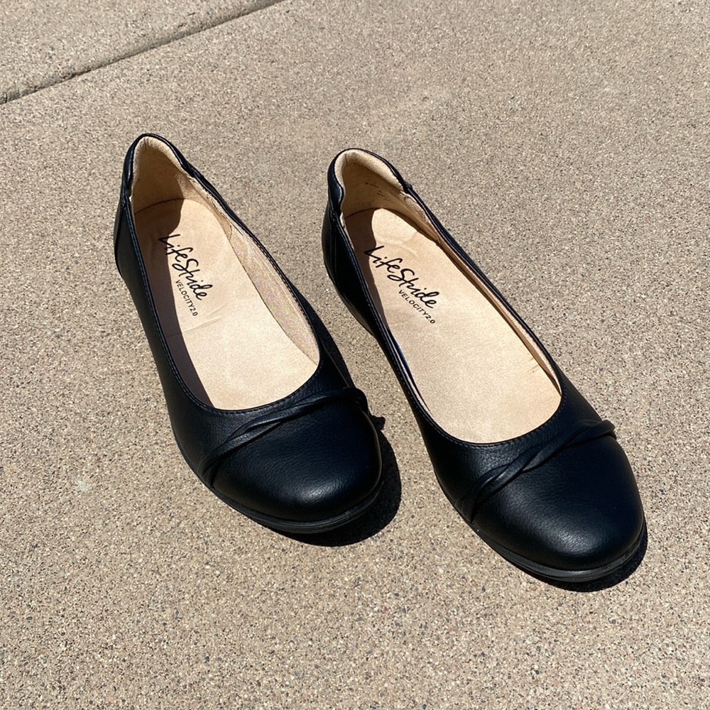 Womens Memory Foam Lifestride Flats in Black with Braid Detail and Heel Guard